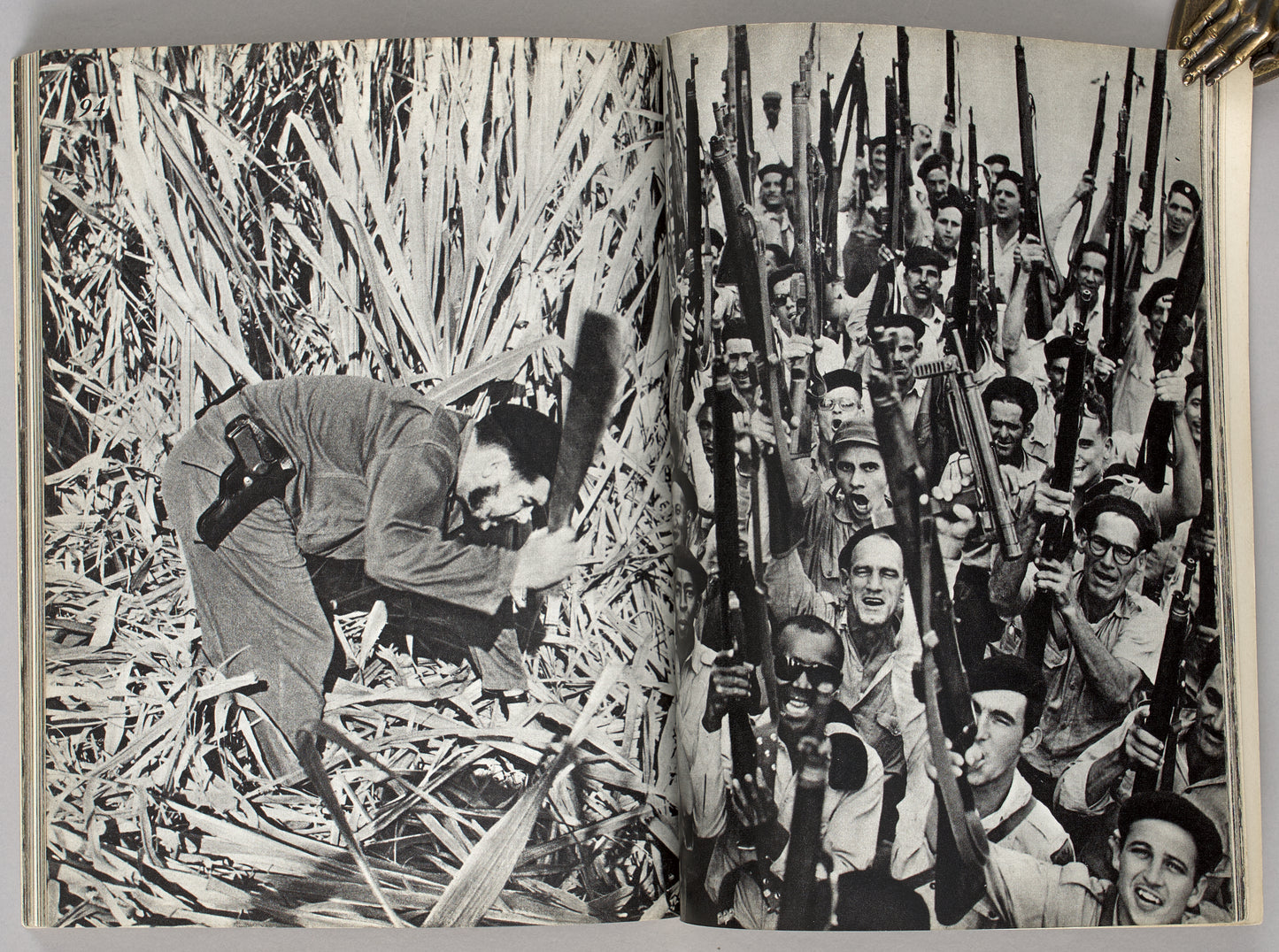 Las Manos de Guevara. [Guevara's Hands]. Photobook signed by the author.